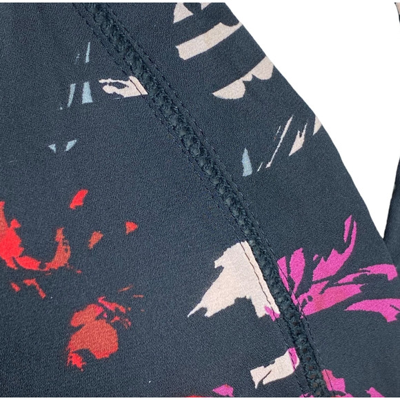 Halogen Floral Lightweight V-Neck Professional Blouse‎ Sleeveless Flattering - Picture 15 of 16